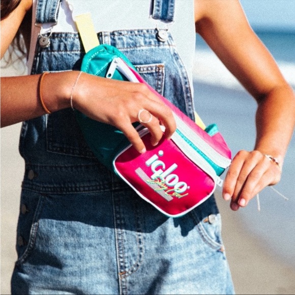 Igloo• 90s Retro Collection Fanny Pack Portable Cooler - Picture 13 of 13